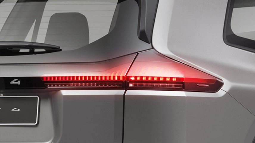 أنوار خلفية LED  مع أنوار إشارة انعطاف LED